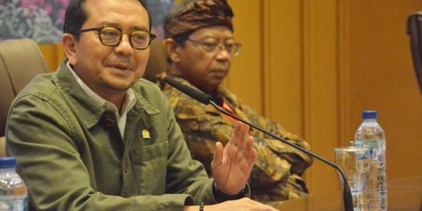 Dialektika Demokrasi tema: “Gempa NTT: Antara Geologi, Kebijakan, dan Nasib Warga”