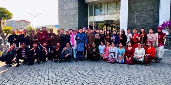 Semarak HUT ke-81 RI, Dafam Pacific Caesar Surabaya Gelar Upacara Bernuansa Nusantara