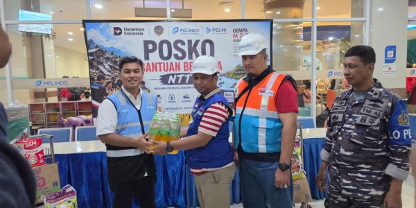 KSOP Tanjung Perak dan Pelindo Group Kirim Bantuan Gempa NTT melalui MV Tidar