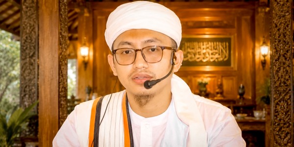 4 Tahun Kaji Fikih Perbandingan Mazhab, KH. Mustain Tuntaskan 2675 Masalah bersama Santri