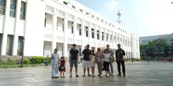 Sheraton Surabaya Ajak Tamu Jelajahi Destinasi Bersejarah Kota Pahlawan dengan Bus Wisata