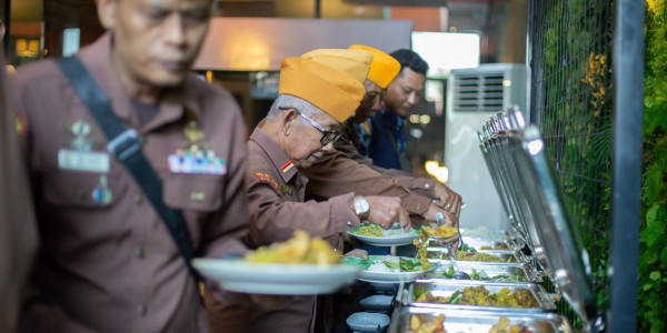 EXCOTEL Surabaya Peringati HUT RI ke-81 dengan Kolaborasi Bersama Para Veteran